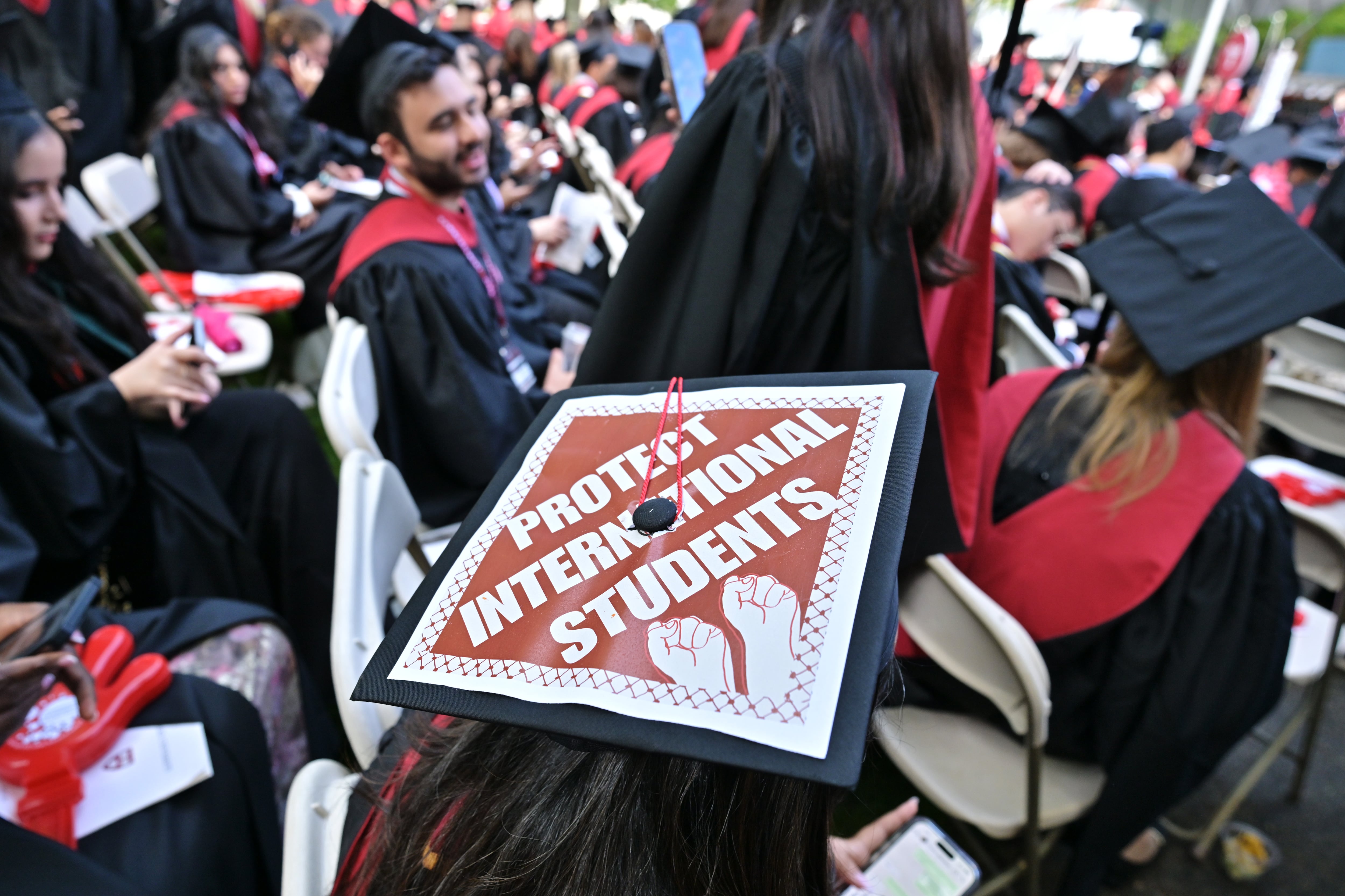 “No hay ninguna flexibilidad”: desalentados los estudiantes internacionales en EE UU por los nuevos límites a sus visas
