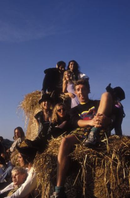 Rave da revista ‘Boy’s Own’, celebrada em um lago perto de East Grinstead, em Surrey, em agosto de 1989.