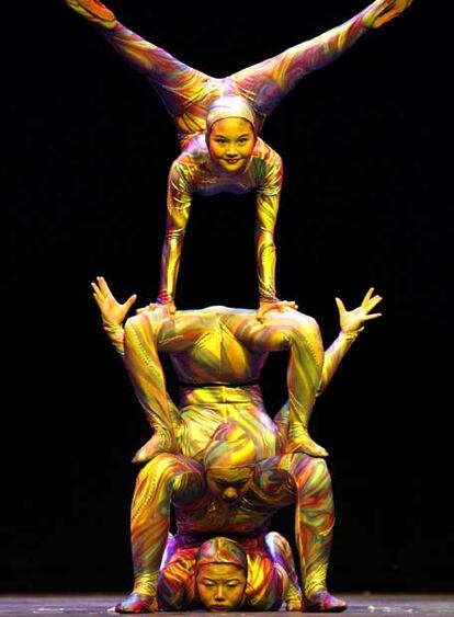 Combinación de números acrobáticos y danza