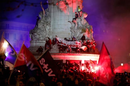 Manifestantes en la plaza parisina de la República, este martes.