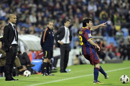 Guardiola observa una acción de Messi durante el partido.