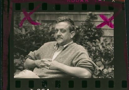 Kurt Vonnegut, sentado en Concord (Nueva Hampshire), en una imagen de 1971.