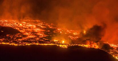 La lava engulle una vivienda, en la madrugada del sábado.