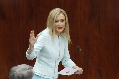 La presidenta Cristina Cifuentes el pasado jueves en el pleno de la Asamblea de Madrid.
