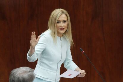 La presidenta Cristina Cifuentes el pasado jueves en el pleno de la Asamblea de Madrid. 