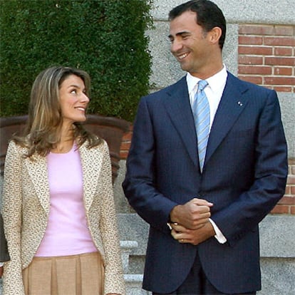 Don Felipe y doña Letizia posan esta mañana en La Zarzuela durante la recepción al presidente de Portugal, Aníbal Cavaco Silva.