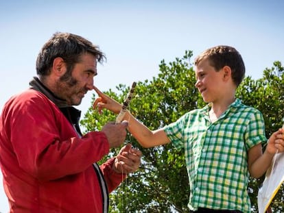 Sergi López y Roc Recha, en el filme.