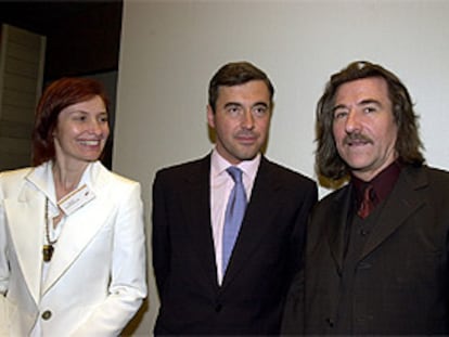 El ministro de Justicia, Angel Acebes (c Assumpta Serna (i) y Luis Cobos (d).