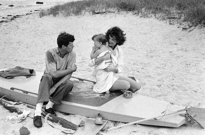 ‘Jackie, JFK and Caroline’ by ‘Life’ magazine photographer Mark Shaw. 