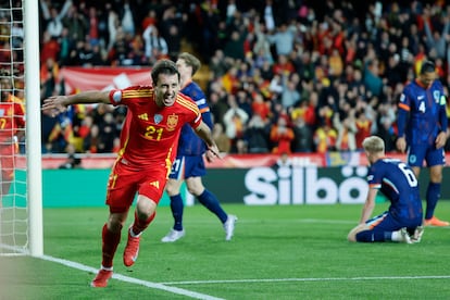 El delantero de España Mikel Oyarzabal, tras marcar el 2-1 para España ante Paises Bajos.
