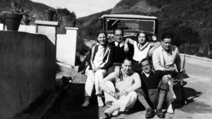 Arriba: Anita Page, Eduardo Ugarte, la Tono y Edgar Neville; abajo: López Rubio y Tono