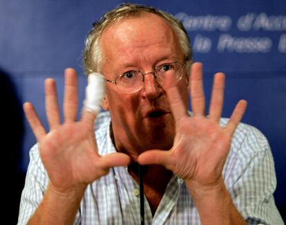 El corresponsal británico Robert Fisk, en un acto en París en 2005.