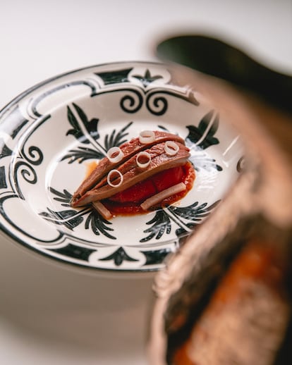 Pichón curado en agua de tomate, comino y AOVE con bonito.