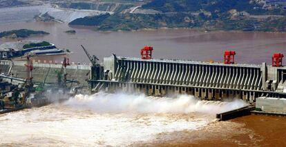 Presa Three Gorges en el río Yangtsé (Hubei, China).