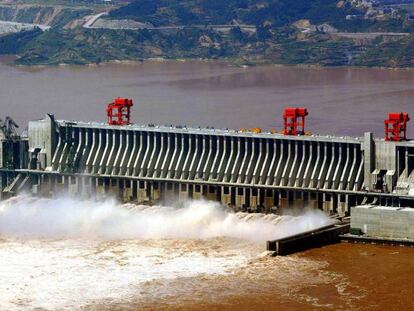 Presa Three Gorges en el río Yangtsé (Hubei, China).