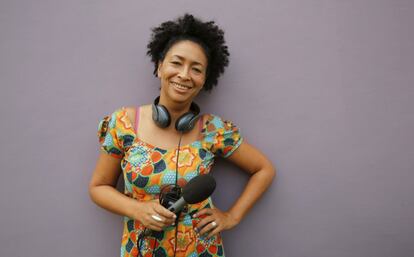 Valerie Bony, periodista de la BBC de 48 años, posa en Abiyán (Costa de Marfil).
