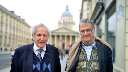 Los físicos franceses Claude Cohen-Tannoudji (izquierda) y Serge Haroche, en París.