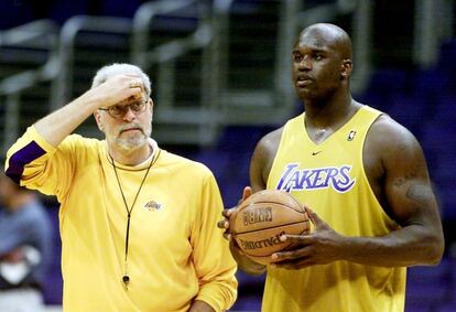 Junto a Shaquille O&#039;Neal en su primera etapa en los Lakers, en junio de 2000.