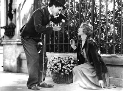 Primera en la lista de Filmaffinity: más de 29.000 votos, con una media de 8,6. La historia de amor entre un vagabundo y una joven ciega se estrenó en 1931 pero sigue enamorando todavía hoy en día.