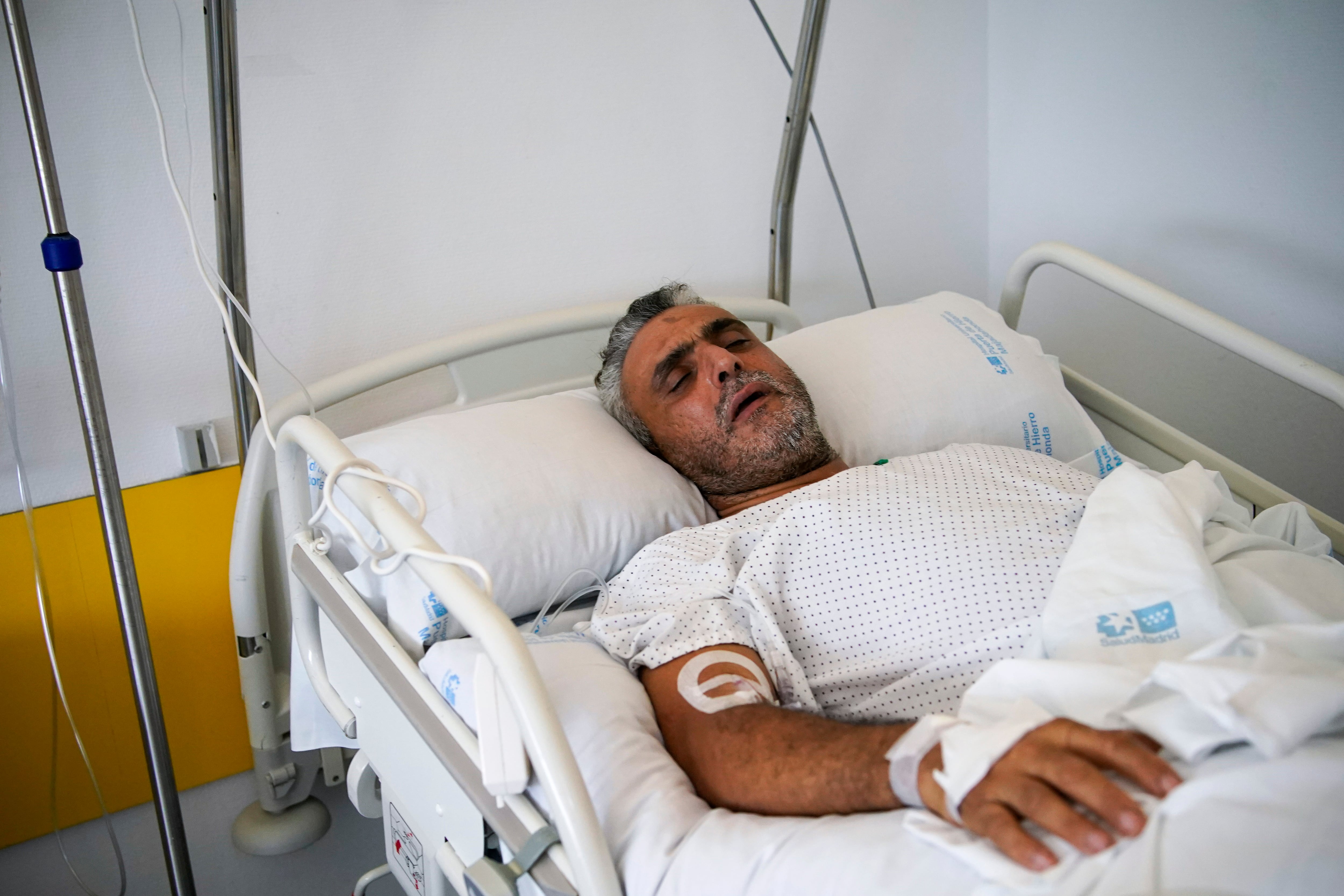 Samir Haj Tirari, dormita este jueves en una cama del Hospital Puerta de Hierro en Majadahonda.