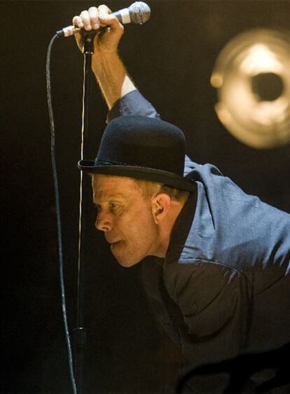 Tom Waits durante su actuación en Barcelona