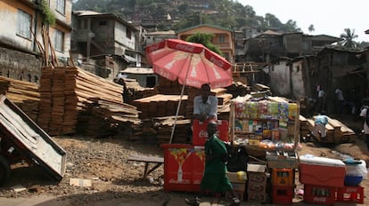 La mayoría de los jóvenes sierraleoneses sobreviven gracias a la economía informal.