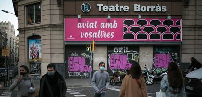 El teatro Borràs de Barcelona cerrado, durante la pandemia.