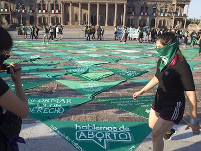 Una manifestación a favor del aborto frente al Palacio de Gobierno, en el centro de Monterrey.