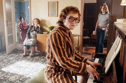 El actor británico Taron Egerton interpreta a Elton John en 'Rocketman'. Él mismo se ocupa de poner la voz a las canciones de Elton John.