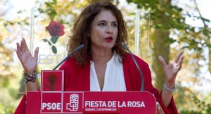 La ministra de Hacienda, María Jesús Montero, participa en la Fiesta de la Rosa en Benavente (Zamora)