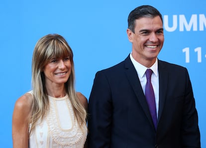 El presidente del Gobierno, Pedro Sánchez, y su esposa, Begoña Gómez, en una cumbre de la OTAN en Lituania, en julio de 2023.