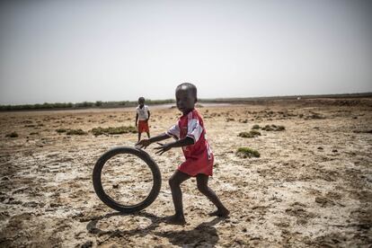 Uno de los primeros derechos de la infancia que se ven vulnerados en Guinea Bisáu es el de tener una identidad oficial. A pesar de los esfuerzos y avances en el registro de niños, dice Unicef, se estima que solo el 36% de los menores de 14 años tienen certificado de nacimiento.