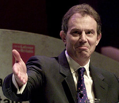 Blair se dirige a los delegados en la convención del Partido Laborista celebrada en Brighton el pasado día 2.