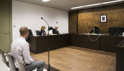 El subinspector de la Guardia Urbana Oscar Soaz durante el juicio por difundir una imagen sexual de Rosa Peral