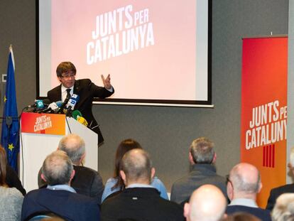 El expresidente de la Generalitat de Cataluña, Carles Puigdemont, presentando en Brujas (Bélgica) la lista de Junts per Catalunya para las elecciones del 21 de diciembre.