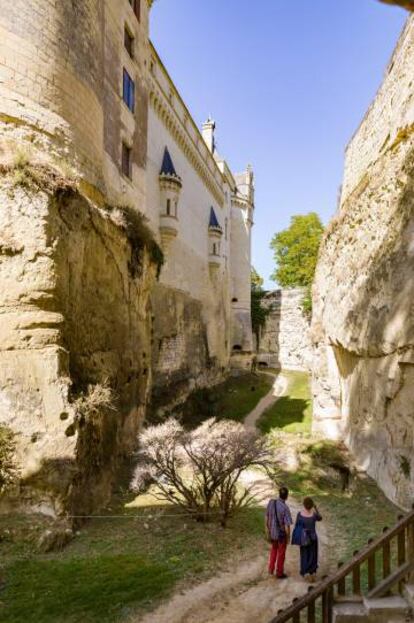 El castillo de Brézé está rodeado por los fosos secos más profundos de Europa.