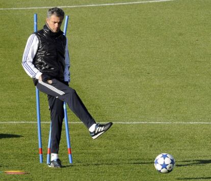 José Mourinho, durante un entrenamiento del Real Madrid.