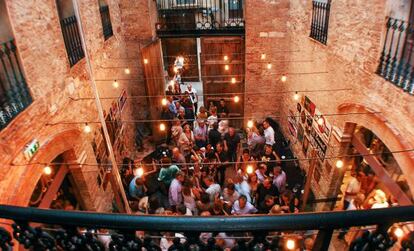 Patio del Museo del Vermut, en Reus, instalado en un edificio de estilo modernista y con una colección que supera las 1.300 botellas.