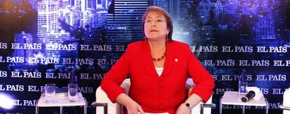 La presidenta chilena en el Foro Invertir en Chile, organizado por El País