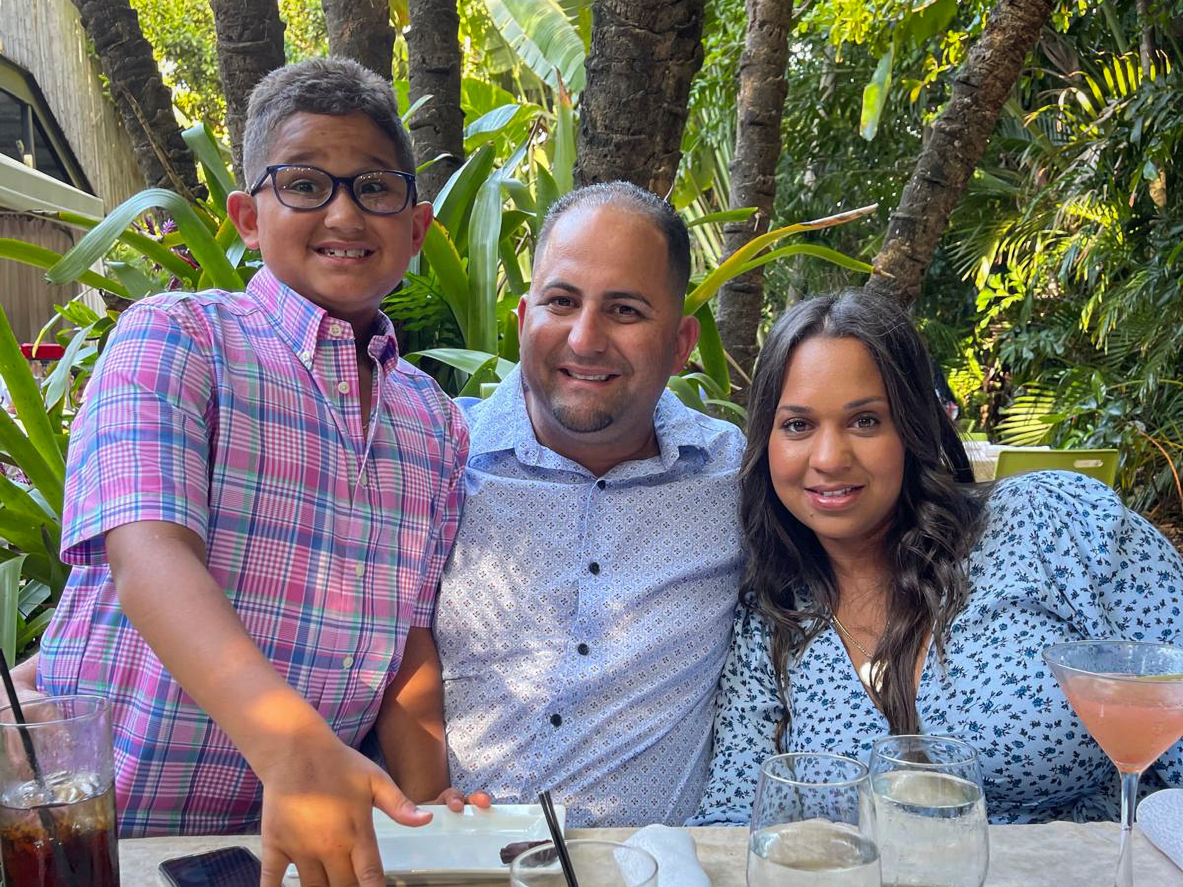 Jessica Ruíz (derecha) junto a su familia en una imagen sin datar.