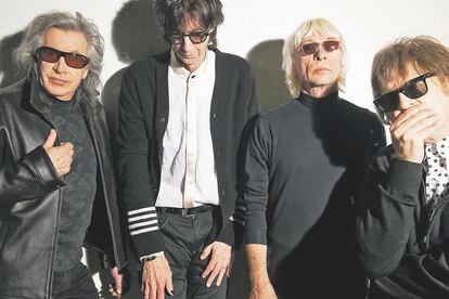 The Cars, en 2011. De izquierda a derecha, Dave Robinson, Ric Ocasek, Greg Hawkes y Elliott Easton.