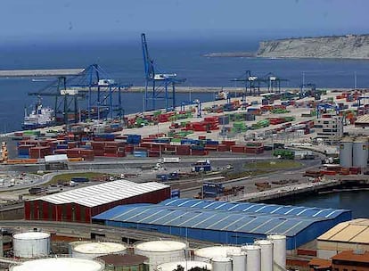Vista de la terminal de contenedores del Puerto de Bilbao.
