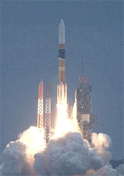 Imagen del despegue del cohete que transportaba los satélites espía.
