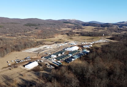 Vista general del campo de Lipa en una imagen tomada por un dron en febrero de 2021.