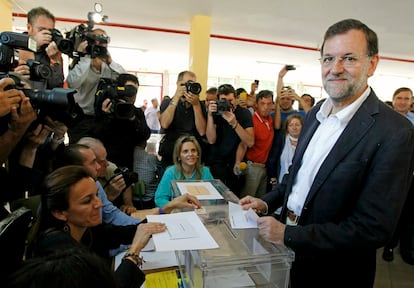 El líder del PP, Mariano Rajoy, a su llegada al colegio madrileño Bernadette de Aravaca.