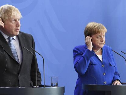 La canciller alemana Angela Merkel y el primer ministro británico Boris Johnson, durante la rueda de prensa conjunta de este miércoles en Berlín.