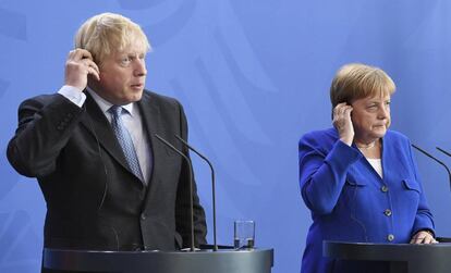 La canciller alemana Angela Merkel y el primer ministro británico Boris Johnson, durante la rueda de prensa conjunta de este miércoles en Berlín.