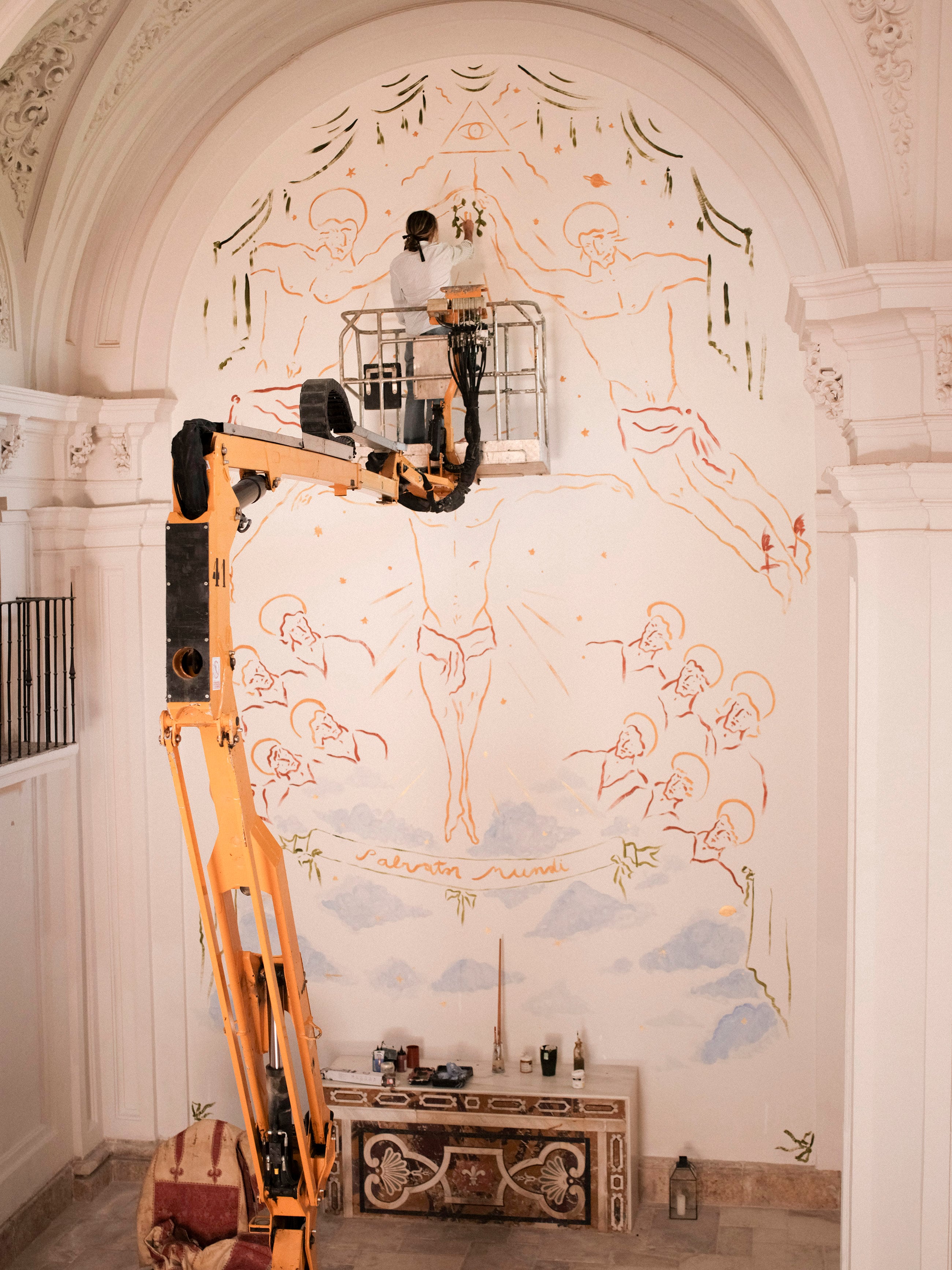 Aquí Jorge Parra durante el proceso de creación del mural.