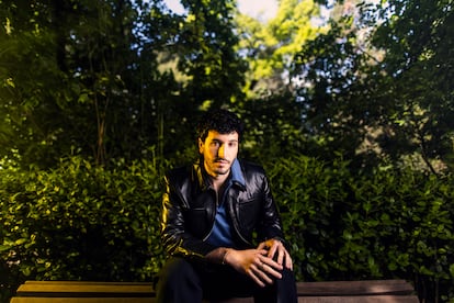 Sebastián Yatra en el Real Jardín Botánico de Madrid, el 13 de mayo de 2025.