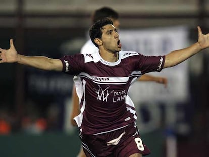 Diego Valeri festeja un gol del Lanús frente al Gimnasia La Plata durante el pasado Torneo Apertura.